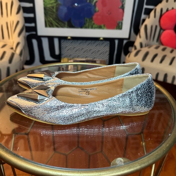 SILVER CAPPED TOE BALLET FLATS - Picture 2 of 6